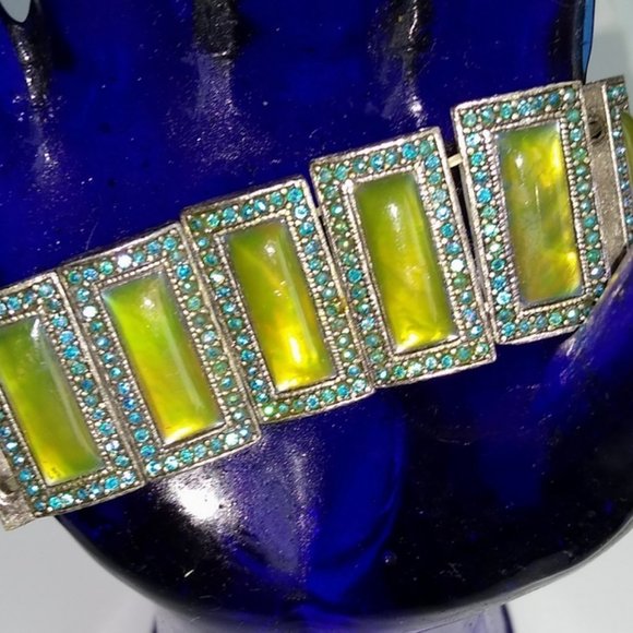 Vintage Bracelet FABULOUS Lime Green Thermoset Blue Rhinestone - Picture 1 of 4